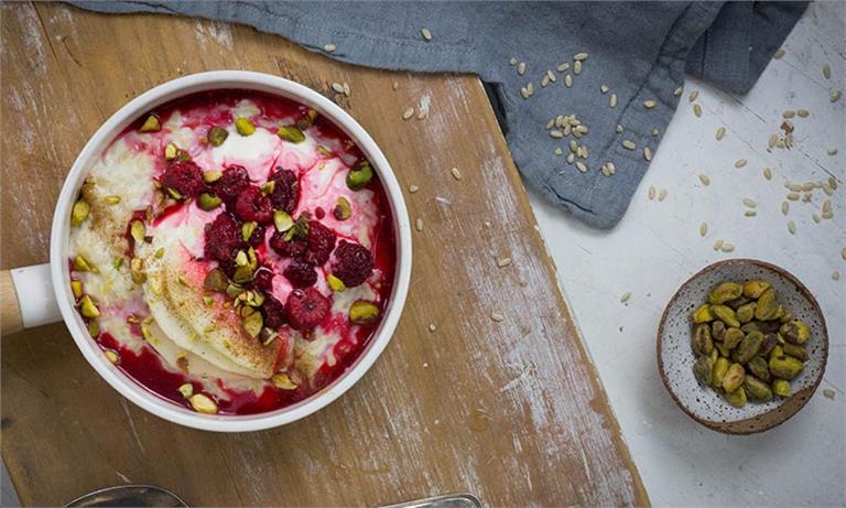 Raspberry & pistachio brown rice porridge | CSIRO Total Wellbeing Diet
