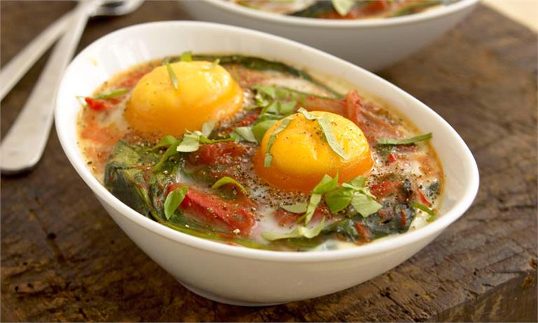 Spanish-style baked eggs | CSIRO Total Wellbeing Diet