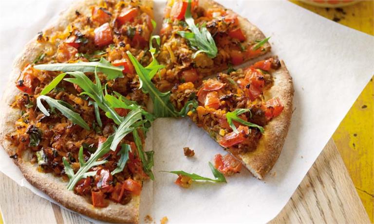 Spiced lamb and carrot pizzas | CSIRO Total Wellbeing Diet